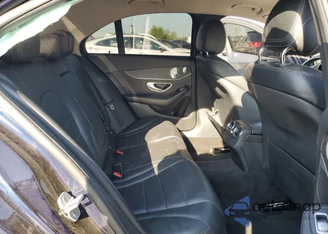 2015 Mercedes-Benz C 300 4Matic из США, поврежденный, VIN 55SWF4KB1FU027229